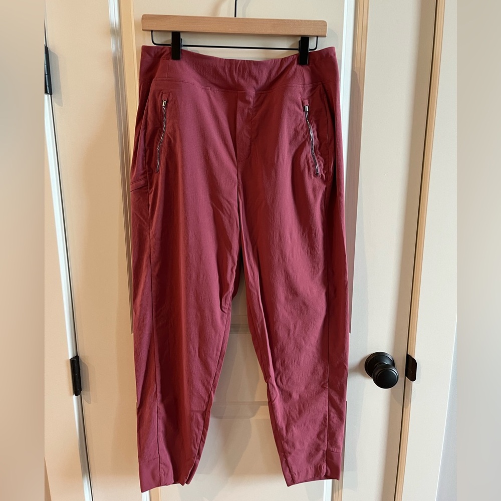 Athleta Trekkie North Jogger. Size 10